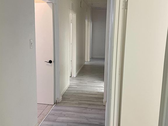 4th image of 1901 Railroad Ave #D