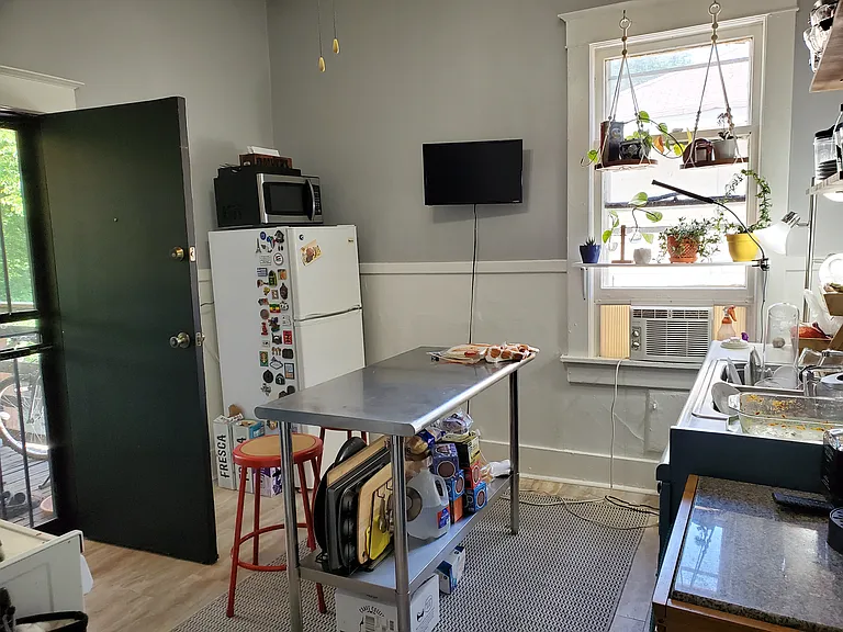 305 N Willett St #3 — Photo 5