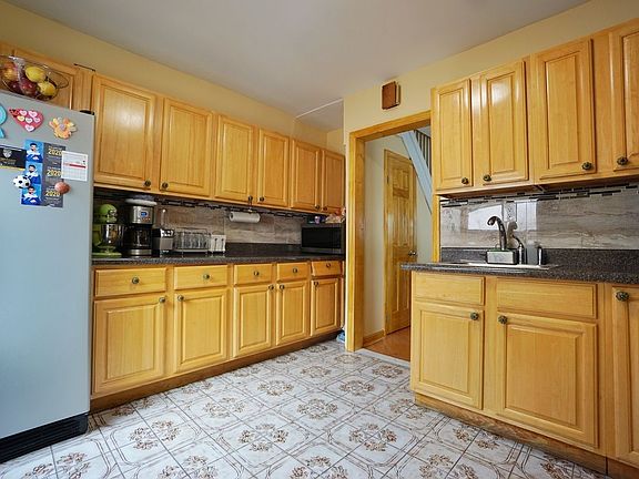 5th image of 1451 E 59th St
