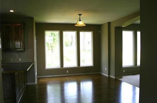 5th image of 821 SE Bluebird Dr