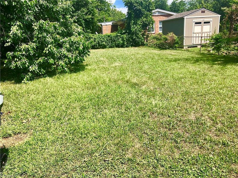 2nd image of 1319 Willow Rd