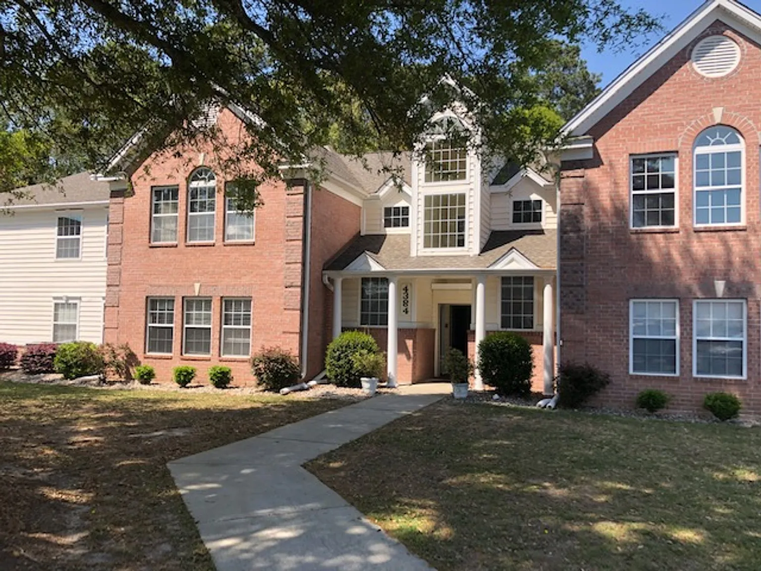 Riverwood - 4384 E Daphne Ln — Photo 1