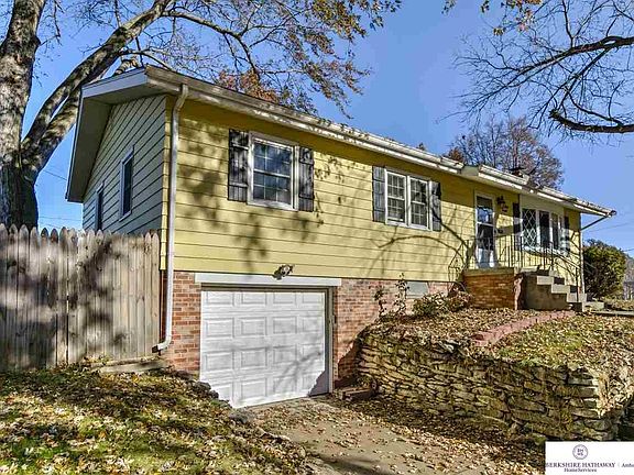 2nd image of 904 Lemay Dr