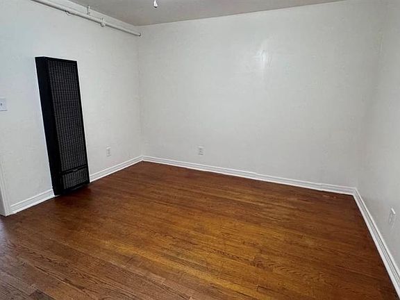 3rd image of 111 SW 26th St