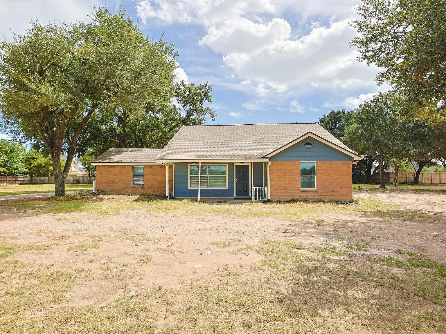 3 bed, 2.0 bath, 1556 sqft, $3,000 — Photo 1