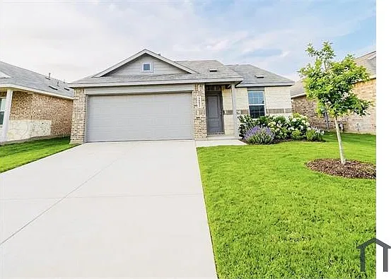 4 bed, 1720 sqft, $2,699 — Photo 2