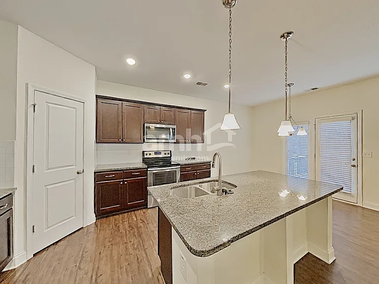 411 Pearson Cir — Photo 5