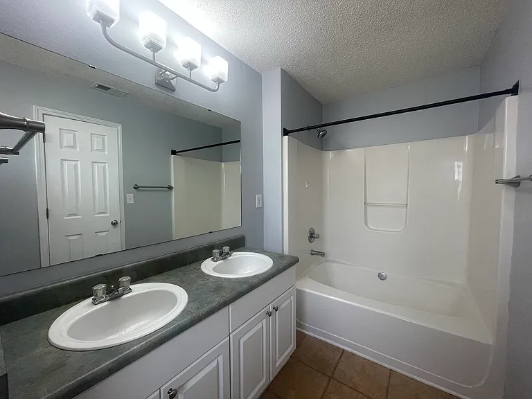 212 Lustan Dr — Photo 6