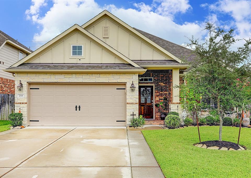 1st image of 211 Brookwood Park Ln