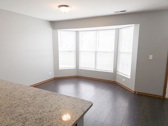 5th image of 946 Symphony Dr