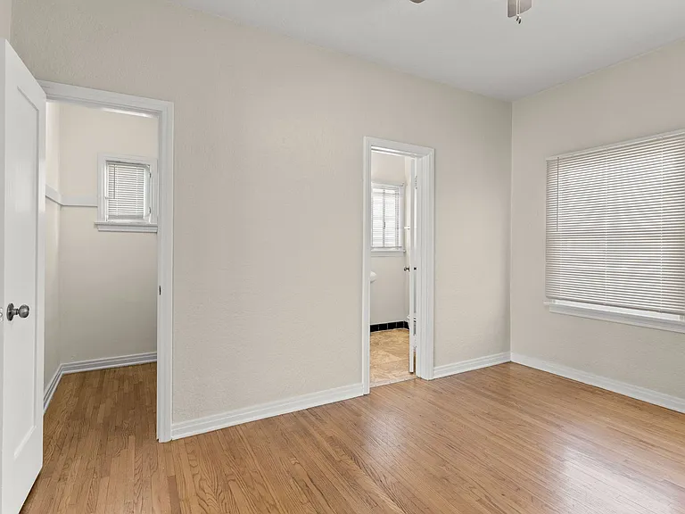 1715 Termino Ave — Photo 12