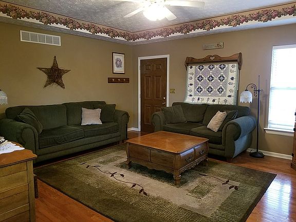 3rd image of 101 Brook Ct