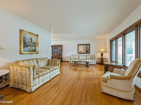 2nd image of 1021 S Beechwood Dr