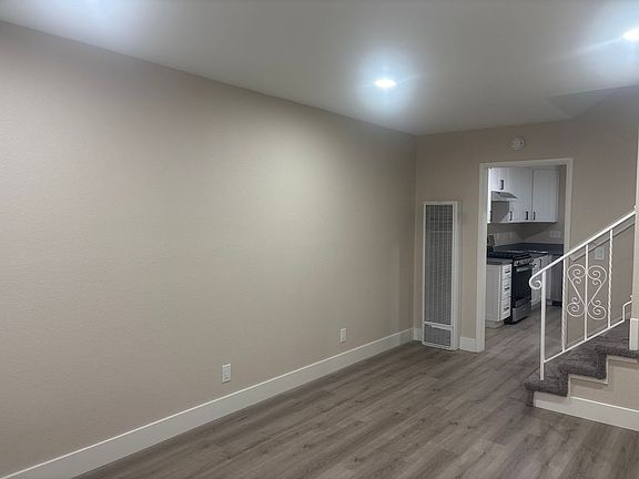 4th image of 3954 Railroad Ave #1