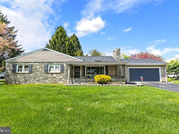 4 Pleasant Dr, Lancaster, PA 17602