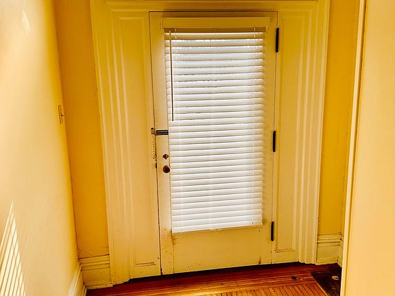 558 Broadway Apt 1 - Entry Foyer, Amazing Craftsmanship