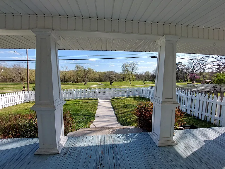 203 Riverside Dr — Photo 10
