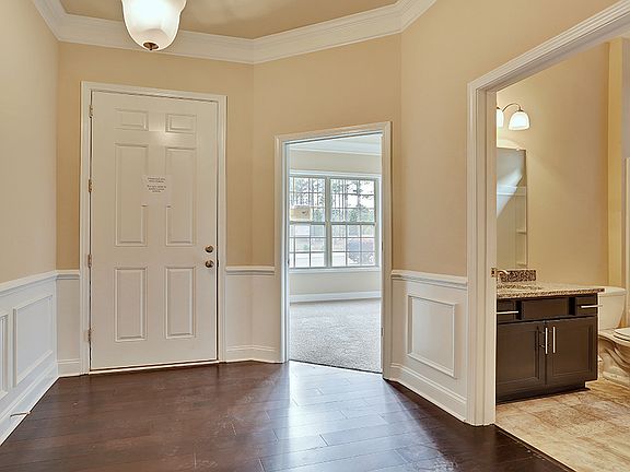 4th image of 261 Evansdale Way