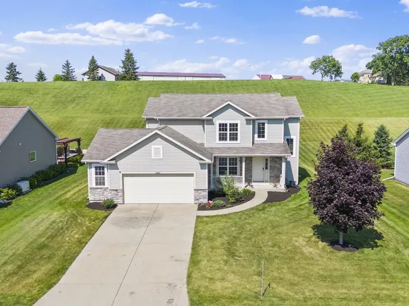 N8263 Woody LANE, Ixonia, WI 53036