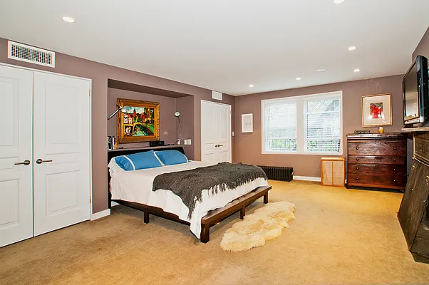 Sold by Hudson 3 Inc | media 16