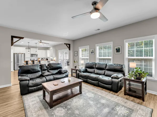 8650 Sentry Cir, North Charleston, SC 29420
