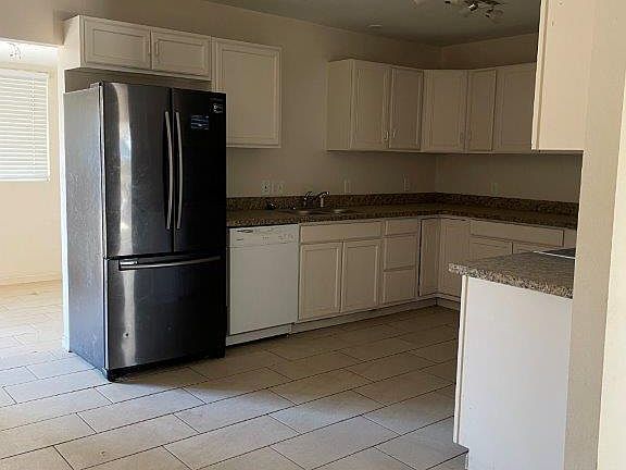 2nd image of 108 N Los Robles Dr