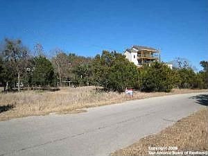 1st image of 2547 Woodcrest Dr