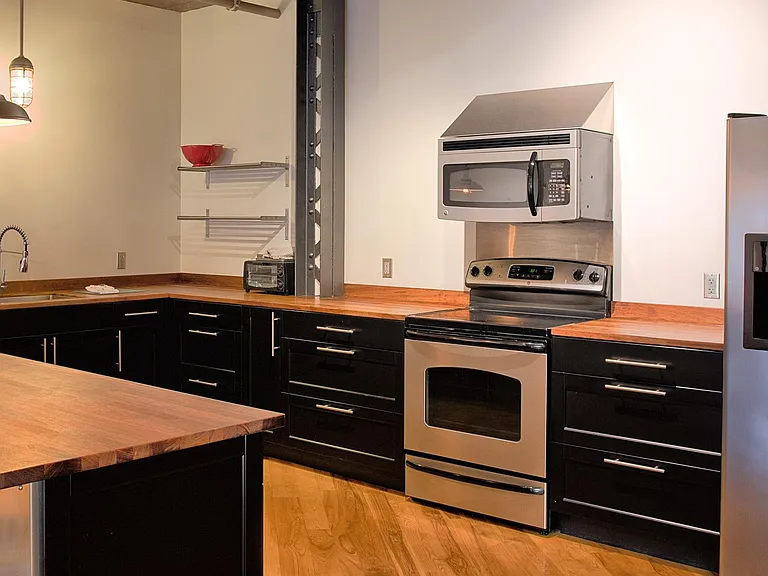 209 E 3rd St #3C — Photo 6