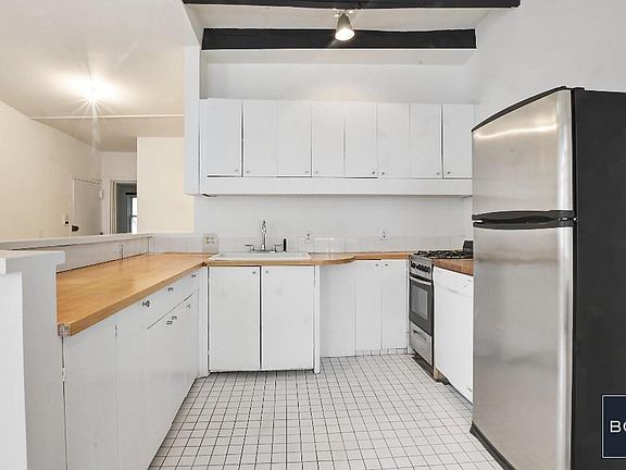 5th image of 138 Sullivan St APT 3