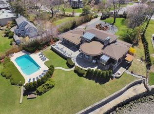 51 Echo Bay Dr, New Rochelle, NY 10805