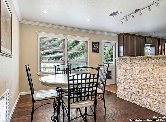 4th image of 103 Robinhood Pl