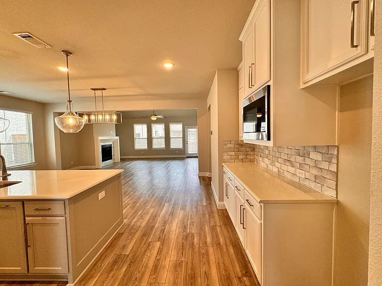 1091 Putnam Dr — Photo 12