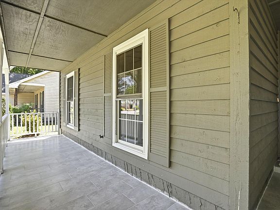 4th image of 1311 Winterberry Ave