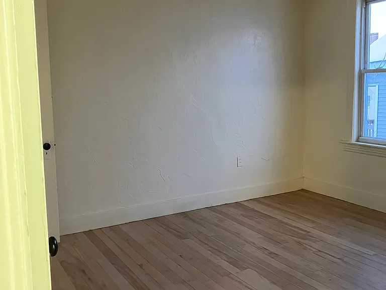 8 Shannon St #3 — Photo 4