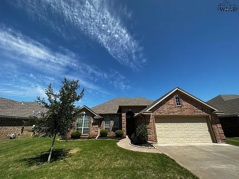 5011 Caden Ln — Photo 1