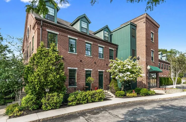 25 Pond St — Photo 1