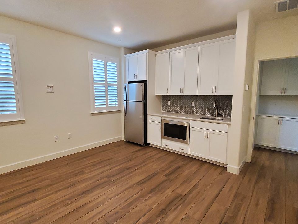 2nd image of 5906 Bonneville St #B