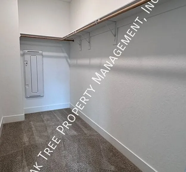 978 Lester Ave — Photo 13
