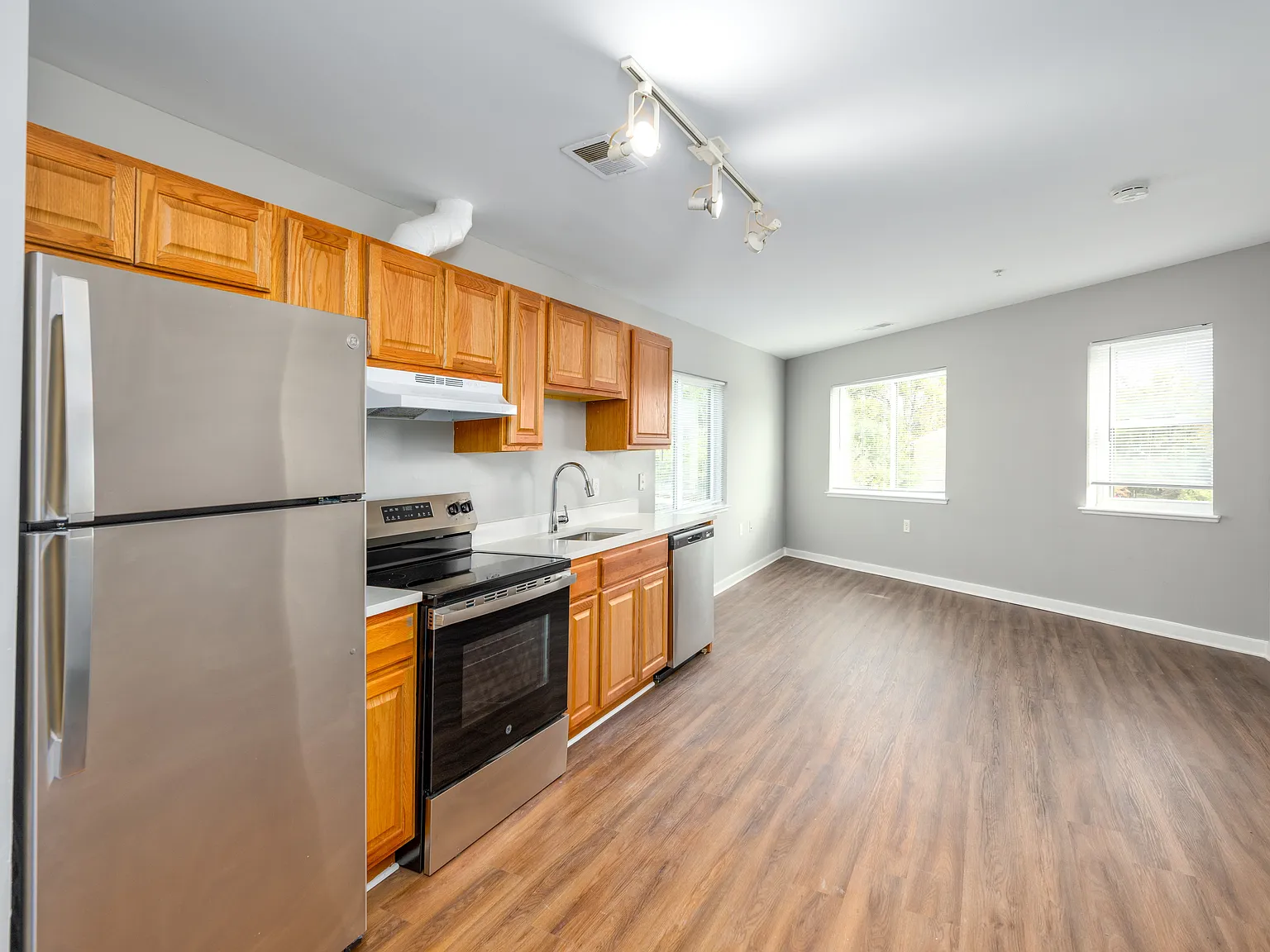 Metro Village Apartments — Photo 3