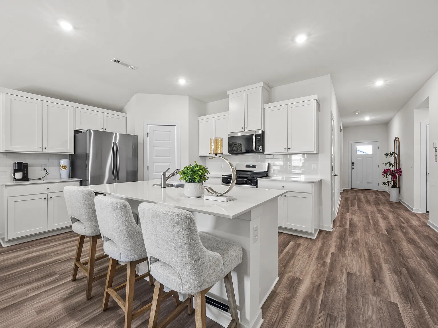 4 bed, 1859 sqft, $2,500 — Photo 4