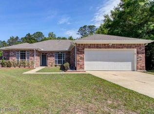 12 N Lakeview Dr, Ocean Springs, MS 39564