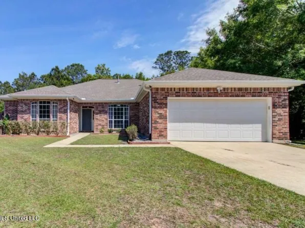 12 N Lakeview Dr, Ocean Springs, MS 39564