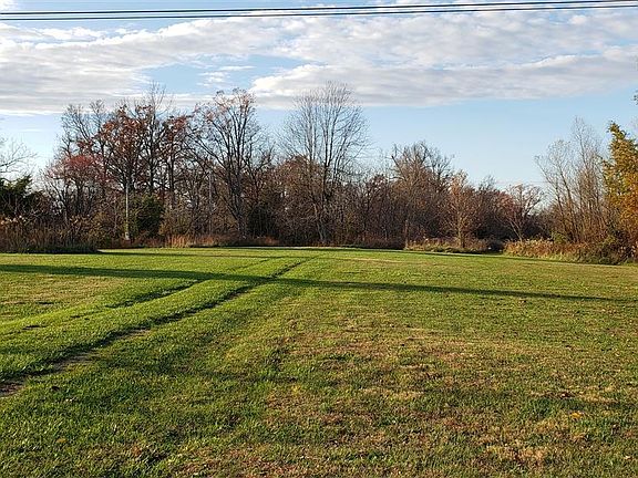 5th image of 670 Sandy Ln