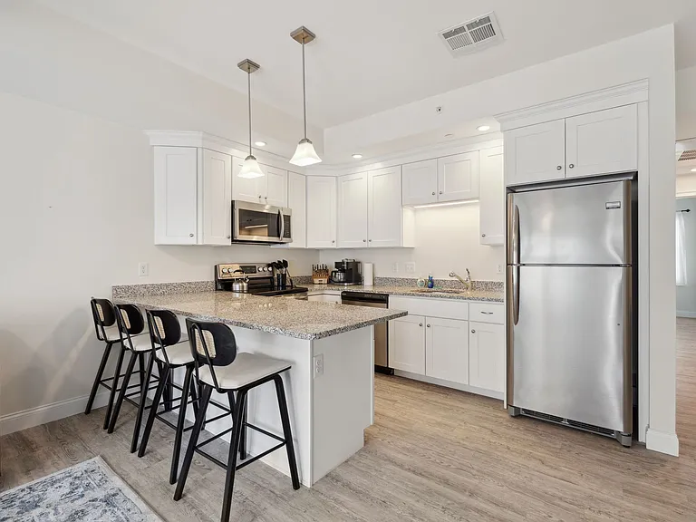 128 Ashworth Ave #308 — Photo 10