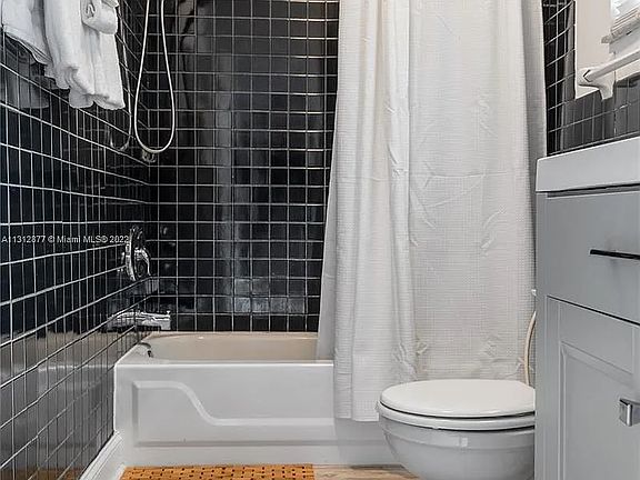 4th image of 3025 Indian Creek Dr #6dd87fcfa