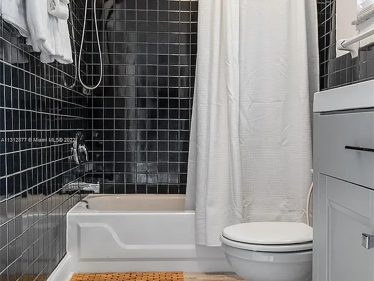 3025 Indian Creek — Photo 4