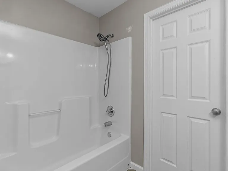 6593 Buckingham Palace Dr — Photo 24