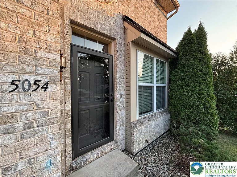 5054 Dale Trl — Photo 2