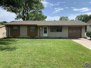 2217 SE 21st St, Topeka, KS 66607