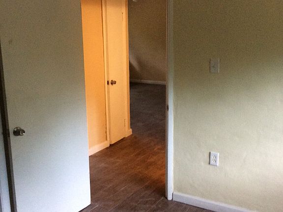 3rd image of 152 Hinton Dr